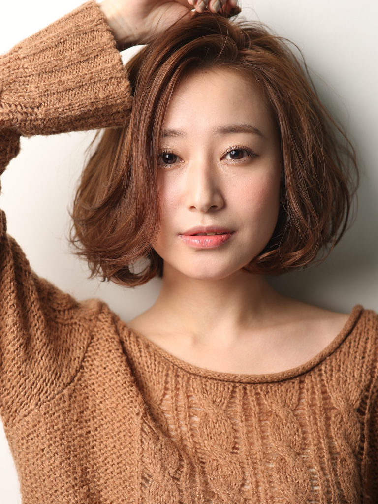 自由が丘にある日本トップクラスの美容室・美容院「Tierra-J(ティエラ ジユウガオカ)」のヘアスタイル「〈Tierra-j相楽顕〉上品なゆるウエーブボブ」の拡大画像