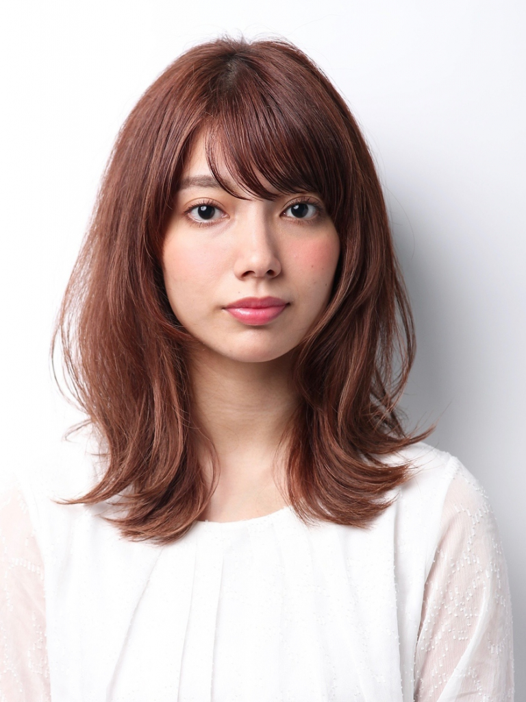 自由が丘にある日本トップクラスの美容室・美容院「Tierra-J(ティエラ ジユウガオカ)」のヘアスタイル「<Tierra-j相楽顕>大人カジュアルな外はねミディ」の拡大画像