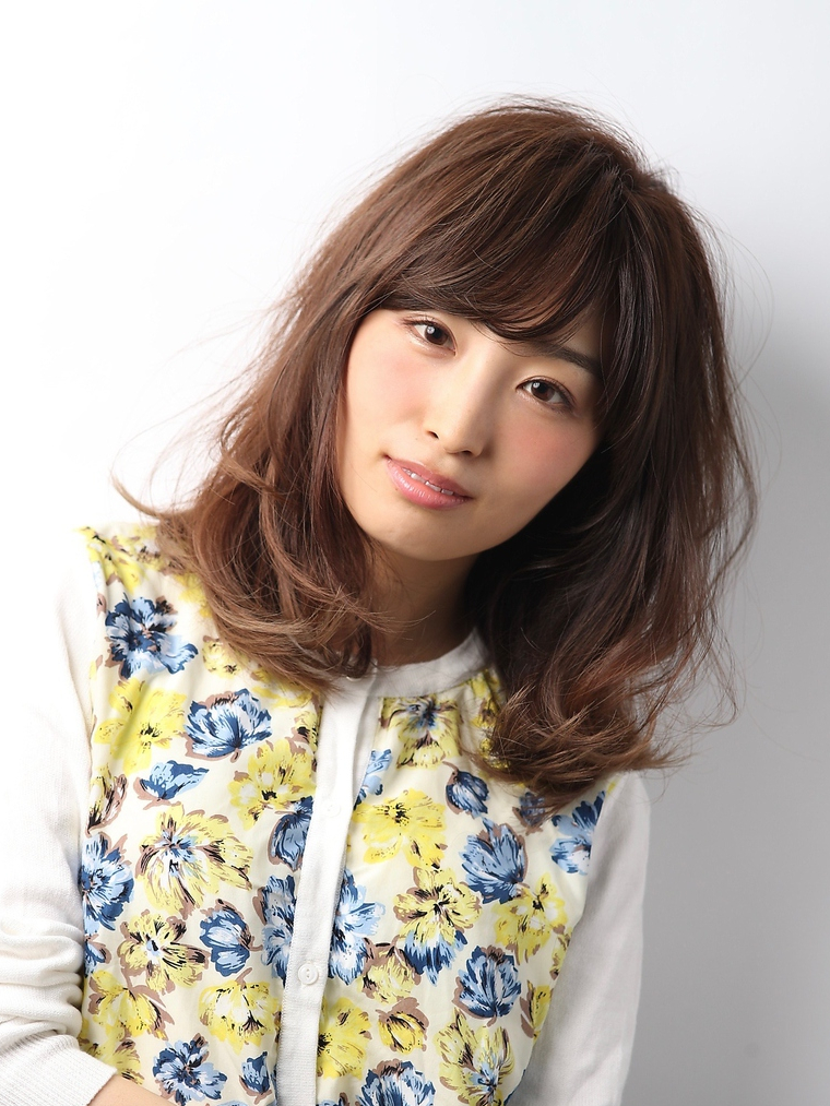 自由が丘にある日本トップクラスの美容室・美容院「Tierra-J(ティエラ ジユウガオカ)」のヘアスタイル「〈Tierra-j相楽顕〉女性らしいゆるふわパーマスタイル」の拡大画像