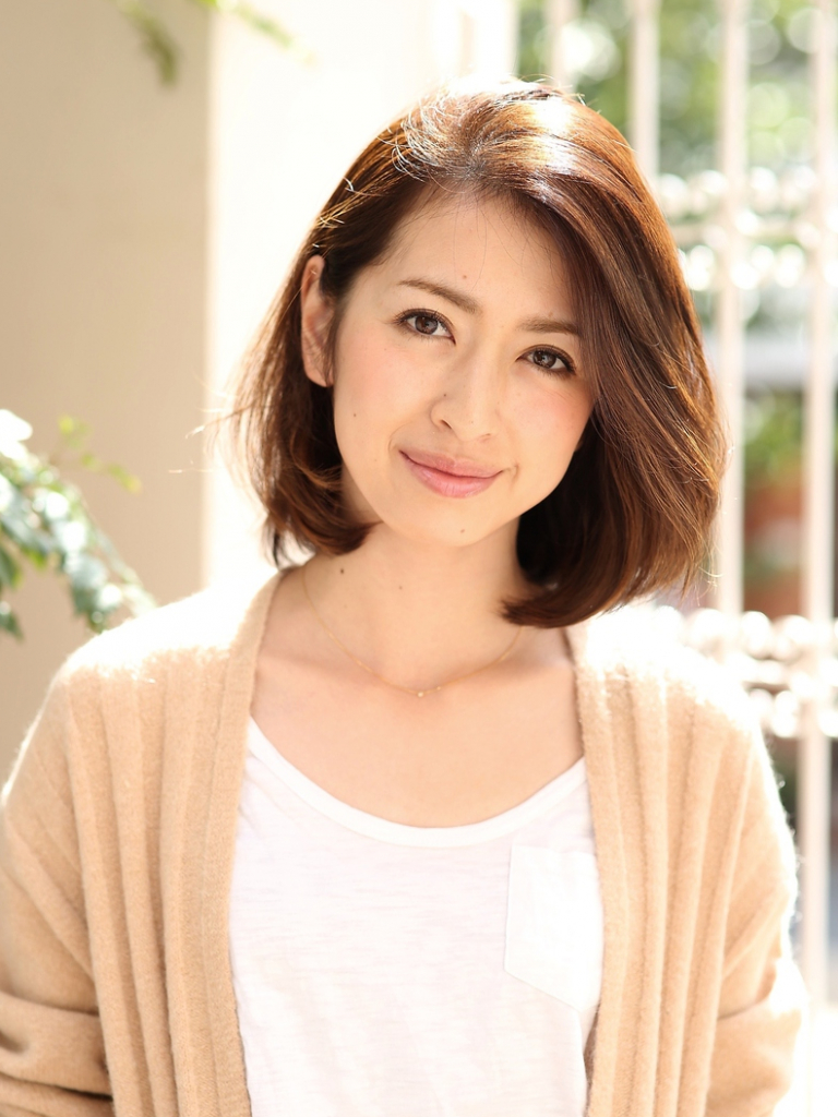 自由が丘にある日本トップクラスの美容室・美容院「Tierra-J(ティエラ ジユウガオカ)」のヘアスタイル「《Tierra-j相楽顕》大人ヘルシーな耳掛けミディアムボブ」の拡大画像