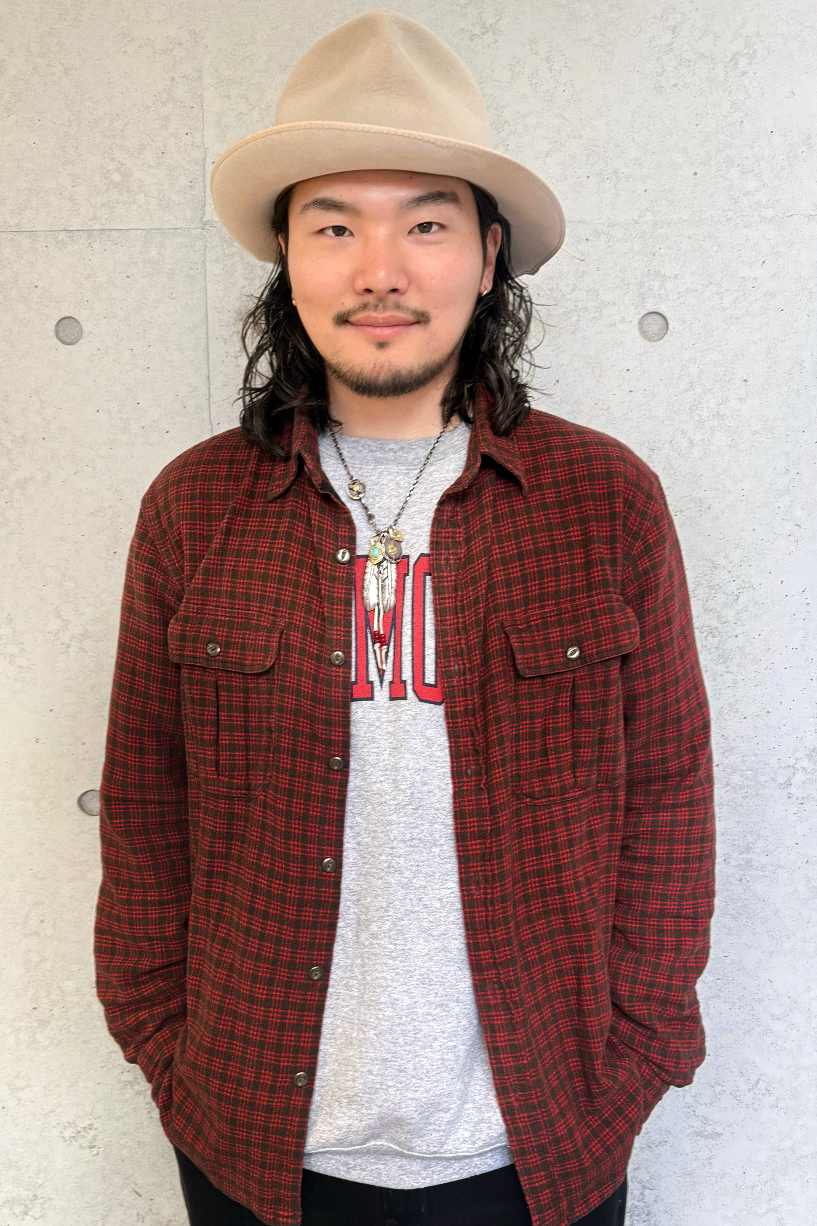 ヘアスタイル「ココアグレージュ」を担当したスタッフ「スガ　シュンスケ　」の画像